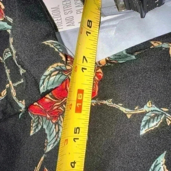 Lularoe XXS  red rose & thorn of hearts‎ Perfect T. NWT - Picture 6 of 7